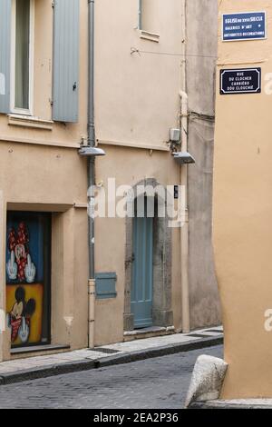 Old lavanderia - paesaggio, mimosa, fiori - Saint Tropez, Francia - 07 febbraio 2021 - n. Foto Stock