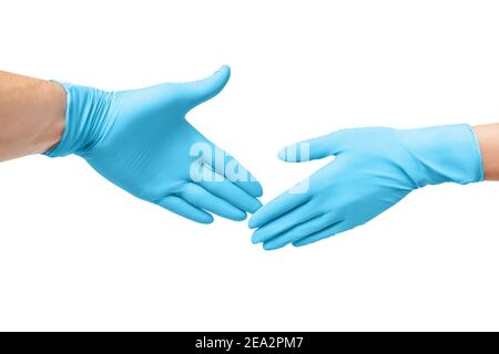 Stretta di mano di due mani in guanti medici protettivi durante l'epidemia di coronavirus e pandemia. Foto Stock