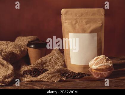 ancora vita con cuore, muffin e caffè Foto Stock
