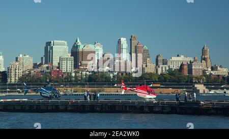 NEW YORK CITY, Stati Uniti: Eliporto del centro di Manhattan. Immagine blu con toni. Foto Stock