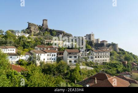 Castello di Kruja e Museo di Skanderbeg vicino a Tirana, Albania. Kruja (Kruje) è la città natale di Skanderbeg, l'eroe dell'Albania. Foto Stock