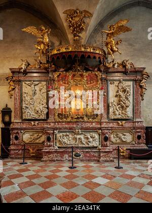 Altare con reliquie in Basilica Santa Maria gloriosa dei Frari, San Polo, Venezia, Veneto, Italia Foto Stock