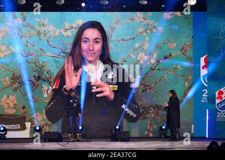 Piazza della Stazione, Cortina (BL), Italia, 07 Feb 2021, Sofia Goggia in collegamento remoto durante la presentazione dei Campionati mondiali DI SCI alpino 2021 FIS - cerimonia di apertura, gara di sci alpino - Foto Luca Tedeschi / LM Foto Stock