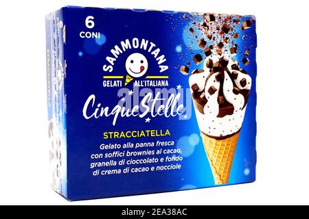 Gelato alle cinque Stelle con patatine al cioccolato. Cinque Stelle è un gelato italiano prodotto da Sammontana Foto Stock