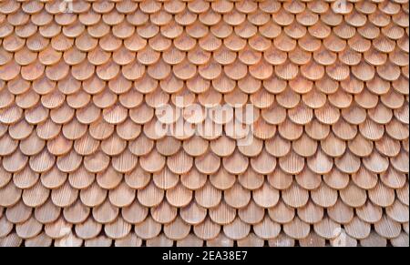 struttura di sfondo del tetto in legno di tegole Foto Stock