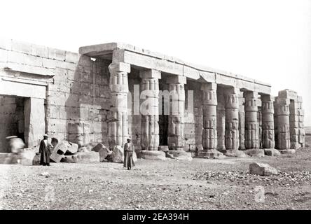 Foto tardo 19 ° secolo - Tempio a Tebe, Egitto, circa 1880 Foto Stock