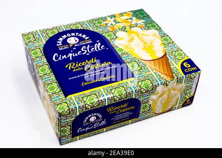 Gelato alle cinque Stelle con limone. Cinque Stelle è un gelato italiano prodotto da Sammontana Foto Stock