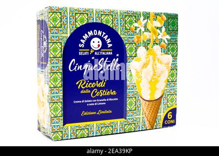 Gelato alle cinque Stelle con limone. Cinque Stelle è un gelato italiano prodotto da Sammontana Foto Stock