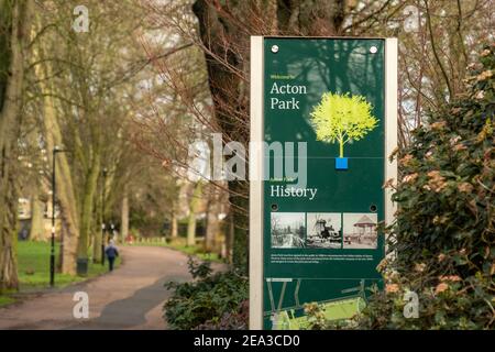 Acton, Londra: Acton Park, un parco aperto vicino a Acton Town, sobborgo residenziale di Londra ovest Foto Stock