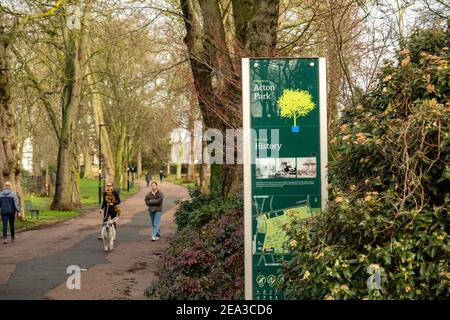 Acton, Londra: Acton Park, un parco aperto vicino a Acton Town, sobborgo residenziale di Londra ovest Foto Stock