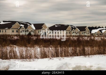 Moderno sviluppo immobiliare in inverno Foto Stock