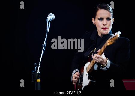 Anna Calvi si esibisce al festival End of the Road 2012 Foto Stock