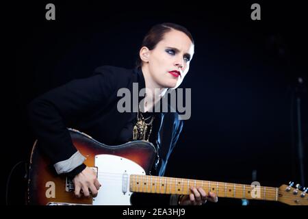 Anna Calvi si esibisce al festival End of the Road 2012 Foto Stock