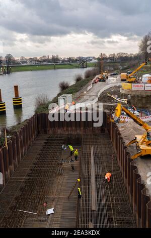 Fondazione della nuova costruzione del Ponte Karl Lehr nel porto di Duisburg-Ruhrort, sulla Ruhr e il canale portuale, importante collegamento di Foto Stock