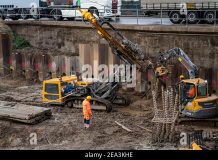 Cantiere al Ponte Karl Lehr nel porto di Duisburg-Ruhrort, sulla Ruhr e sul canale portuale, importante collegamento del porto alla A. Foto Stock