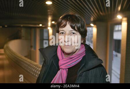 Il leader francese del partito ultra-sinistro Lutte Ouvriere Arlette Laguiller promuove il "NO" contro la costituzione di Europen a Bordeaux, in Francia, il 31 marzo 2005. Foto di Patrick Bernard/ABACA. Foto Stock