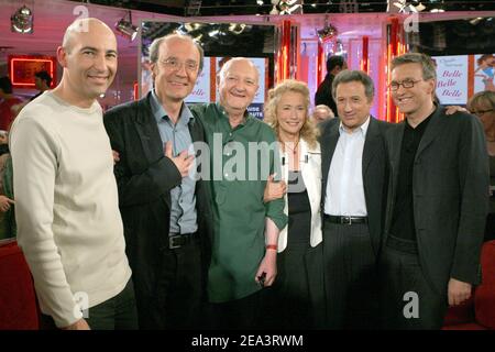 Nicolas Canteloup, Phillipe Geluck, Jean-Pierre Coffe, Brigitte Fossey, Michel Drucker e Laurent Ruquier partecipano al talk show di Michel Drucker Vivement Dimanche registrato allo Studio Gabriel di Parigi, in Francia, il 13 aprile 2005. Foto di Jean-Jacques Datchary/ABACA. Foto Stock