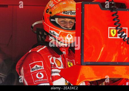 Il pilota tedesco di Formula uno Michael Schumacher della Ferrari sul circuito di Formula uno a Imola, Italia, il 22 aprile 2005. Foto di Thierry Gromik/CAMELEON/ABACA. Foto Stock