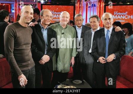 (L-R) l'umorista francese Nicolas Canteloup, il fumettista belga Philippe Geluck, il giornalista televisivo francese Jean-Pierre Coffe, ex politico francese Francois Leotard, il presentatore televisivo Michel Drucker e il boss televisivo Jean-Pierre Elkabbach durante la registrazione del programma televisivo di Michel Drucker "Vivement Dimanche" allo Studio Gabriel di Parigi, Francia, il 27 aprile 2005. Lo spettacolo è dedicato a Francois Leotard e sarà trasmesso domenica 1 maggio 2005. Foto di Jean-Jacques Datchary/ABACA. Foto Stock