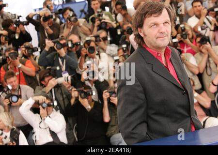 Emir Kusturica, direttore e presidente della giuria del festival, nato a Sarajevo, si presenta durante la fotocellula della giuria al 58mo Festival Internazionale del Cinema di Cannes, nel sud della Francia, il 11 maggio 2005. Foto di Hahn-Klein-Nebinger/ABACA. Foto Stock