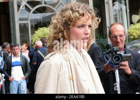 Modello ceco nato Eva Herzigova durante la 58a edizione del festival internazionale del cinema di Cannes, a Cannes, Francia meridionale, il 11 maggio 2005. Foto di Benoit Pinguet/ABACA. Foto Stock