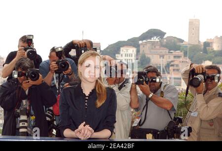 L'attrice STATUNITENSE Evan Rachel Wood si pone a una fotocellula per il film del regista statunitense David Jacobson 'Down in the Valley', nell'ambito del 58° festival cinematografico di Cannes, a Cannes, Francia meridionale, venerdì 14 maggio 2005. Foto di Hahn-Nebinger-Klein/ABACA Foto Stock