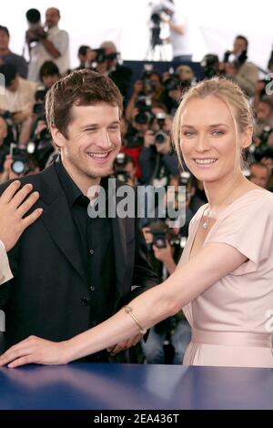 (l a r) l'attore francese Guillaume Canet e l'attrice tedesca Diane Kruger posano durante una fotocellula per il regista francese Christian Carion film 'Joyeux Noel' che viene proiettato fuori concorso al 58th Cannes Film Festival, a Cannes, Francia meridionale, il 16 maggio 2005. Foto di Hahn-Nebinger-Klein/ABACA. Foto Stock