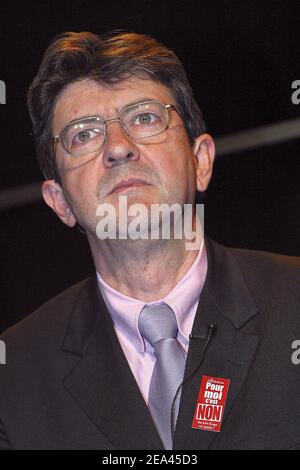 Jean-Luc Melenchon, 'parti Socialiste', durante la riunione più importante per il 'no' voto per il prossimo referendum sulla costituzione europea, tenuto da comunisti, socialisti e leader sindacalisti a Montpellier, in Francia, il 20 maggio 2005. Foto di Gerald Holubowicz/ABACA. Foto Stock