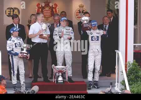 Il pilota finlandese di Formula uno Kimi Raikkonen (team McLaren) si piazza al primo posto, il tedesco Nick Heidfeld (team Williams-BMW) si piazza al secondo posto e l'austriaco Mark Webber (team Williams-BMW) si piazza al terzo posto durante il Gran Premio di Formula uno a Monte-Carlo, Monaco, il 22 maggio 2005. Foto di Thierry Gromik/CAMELEON/ABACA. Foto Stock