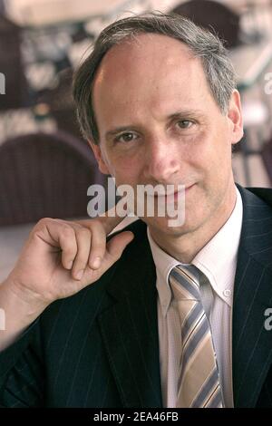 Hugues Arnaud-Mayer, CEO di Abeil e candidato all'elezione di luglio del nuovo presidente del MEDEF (Gruppo francese dei datori di lavoro), si pone durante un incontro con i capi delle piccole e medie imprese ad Aix-en-Provence, Francia meridionale, il 23 maggio 2005. Foto di Gerald Holubowicz/ABACA. Foto Stock