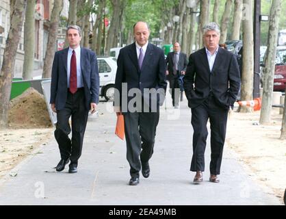 Laurent Fabius, vice leader del Partito socialista francese, dove è stato licenziato dopo aver rotto le file con il partito e aver fatto campagna contro la costituzione dell'UE all'interno del comitato a Parigi il 4 giugno 2005. Foto di Mousse/ABACA. Foto Stock