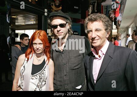 Il cantante francese Axel Red e Bob Geldof e Jack Lang partecipano alla conferenza stampa che si terrà a Parigi il 17 giugno 2005, per annunciare il concerto del tour "Live 8" che si terrà il prossimo 2 luglio presso il Palazzo di Versailles nell'ambito di una campagna contro la povertà. Foto di Laurent Zabulon/ABACA. Foto Stock