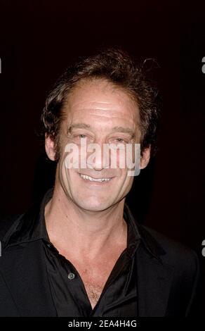 Il membro del cast Vincent Lindon si presenta in prima assoluta al film di Emmanuel Carrere 'la Moustache' tenuto al Publicis Cinema di Parigi, Francia, il 5 luglio 2005. Foto di Giancarlo Gorassini/ABACAPRESS.COM. Foto Stock