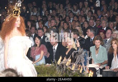 (L-R) Zhang Ziyi, Christina Aguilera e Dita von Teese partecipano alla presentazione della collezione Christian Dior Haute-Couture Autunno-Inverno 2005-2006 a Parigi, Francia, 6 luglio 2005. Foto di Klein-Nebinger/ABACAPRESS.COM Foto Stock