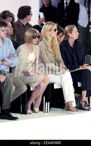 Anna Wintour, caporedattore di Vogue, e l'attrice statunitense Gwyneth Paltrow, partecipano alla presentazione del fashion designer tedesco Karl Lagerfeld per la collezione Chanel 2005-2006 Fall-Winter Haute-Couture a Parigi, Francia, il 7 luglio 2005. Foto di Nebinger-Klein/ABACAPRESS.COM. Foto Stock