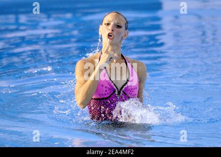 Il nuotatore sincronizzato francese Virginie Dedieu vince la medaglia d'oro per la sua routine solista sincronizzata senza nuoto durante gli XI Campionati del mondo FINA al Parc Jean-Drapeau a Montreal, Quebec, Canada, il 21 luglio 2005. Foto di Nicolas Gouhier/CAMELEON/ABACAPRESS.COM Foto Stock