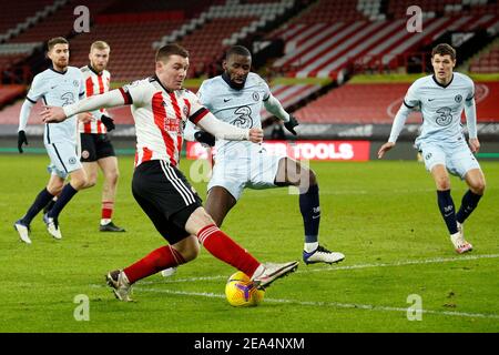 SHEFFIELD, INGHILTERRA, 7 FEBBRAIO: Sheffields John Fleck ha un colpo sul gol durante la partita della Premier League tra Sheffield United e Chelsea a Bramall Lane, Sheffield, domenica 7 febbraio 2021. (Credit: Chris Donnelly | MI News) Credit: MI News & Sport /Alamy Live News Foto Stock