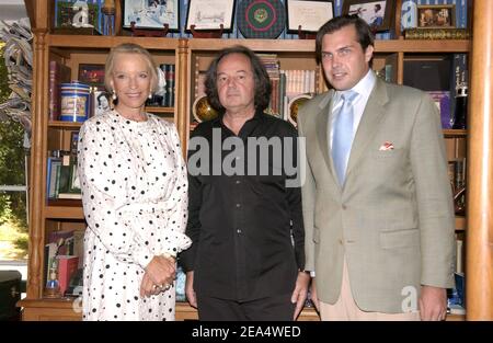 S.A.R. la Principessa Michael di Kent, scrittore francese Gonzague St Bris e il principe Charles-Philippe di Orleans durante il festival "Foresta del Libro" (la foret des livres) a Chanceaux-Pres Loches, centro di Francia, un incontro molto famoso scrittori organizzato dallo scrittore francese Gonzague Saint-Bris il 28 agosto 2005. Foto di Bruno Klein/ABACAPRESS.COM. Foto Stock