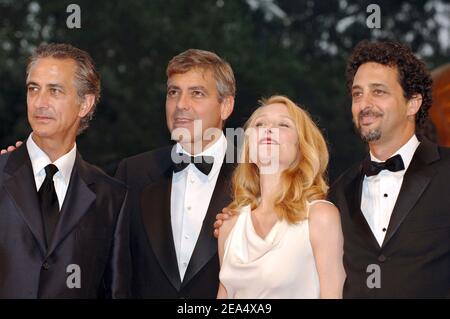 David Strathairn, George Clooney, Patricia Clarkson e Grant Heslov partecipano alla proiezione di 'Good Night, and Good Luck' al 62° Festival del Cinema di Venezia. Venezia, Italia, 1 settembre 2005. Foto di Lionel Hahn/ABACAPRESS.COM Foto Stock