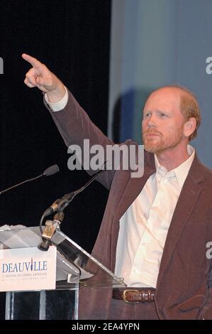 Il regista STATUNITENSE Ron Howard riceve un tributo da Irwin Winkler durante il Deauville American Film Festival a Deauville, Francia, il 6 settembre 2005. Foto di Denis Guignebourg/ABACAPRESS.COM Foto Stock