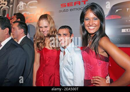 Il pugile francese Brahim Asloum si pone durante la festa di lancio di Seat Leon "Les Etoiles du Stade" al club l'Etoile di Parigi, Francia, il 7 settembre 2005. Foto di Benoit Pinguet/ABACAPRESS.COM. Foto Stock