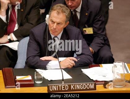 Il primo ministro britannico Tony Blair ascolta le osservazioni di apertura durante la riunione speciale del Consiglio di sicurezza delle Nazioni Unite tenutasi mercoledì 14 settembre 2005, durante il 60° anniversario delle Nazioni Unite e la cerimonia di apertura dell'Assemblea generale a New York City, USA. Foto di Nicolas Khayat/ABACAPRESS.COM. Foto Stock