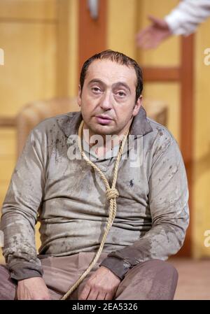 Gli attori francesi Patrick TIMSIT e Richard Berry sul palco durante il run-through della commedia 'l'emmerdeur' messa in scena dal regista francese Francis Weber al teatro de la Porte St Martin a Parigi il 16 settembre 2005.Foto di Bruno klein/ABACAPRESS.COM. Foto Stock