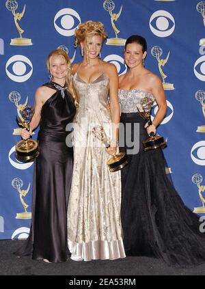 'Emilie de Ravin, Maggie Grace ed Evangeline Lilly di ''Lost'', vincitore della serie di drama in posa per i fotografi nella sala stampa al 57esimo Emmy Awards annuale al Shrine Auditorium di Los Angeles, CA, USA il 18 settembre 2005. Foto di Lionel Hahn/ABACAPRESS.COM' Foto Stock