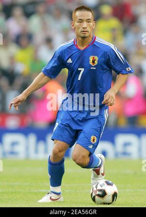 Giappone Hidetoshi Nakata durante il primo round della FIFA Confederations Cup, Giappone contro Brasile, a Colonia, Germania, il 22 giugno 2005. Foto di Christian Liegi/ABACAPRESS.COM Foto Stock