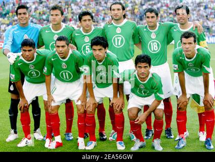 Squadra di calcio del Messico in azione durante il primo turno della Coppa delle confederazioni FIFA, Messico contro Brasile, ad Hannover, Germania, il 19 giugno 2005. Foto di Christian Liegi/ABACAPRESS.COM Foto Stock