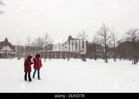 Amsterdam, Paesi Bassi, 7 febbraio 2021. Il centro della città si è fermato dopo una massiccia tempesta di neve Foto Stock