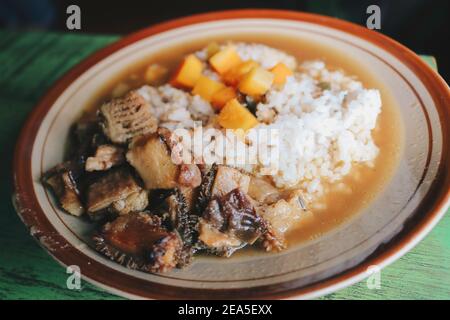 SOP Senerek o zuppa di fagioli rossi, zuppa alimentare tradizionale di Magelang, Indonesia. Cucina tradizionale indonesiana. Foto Stock