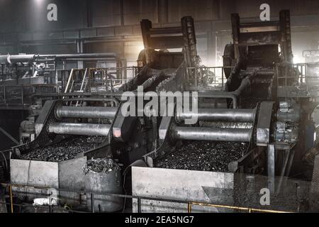 Impianto di arricchimento di carbone. Apparecchiature di screening Foto Stock