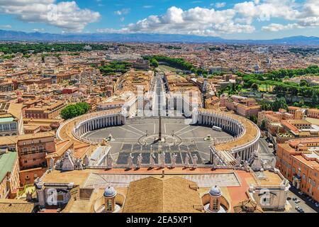 Roma Vaticano, vista panoramica della città a Piazza San Pietro, nessuno vuoto Foto Stock